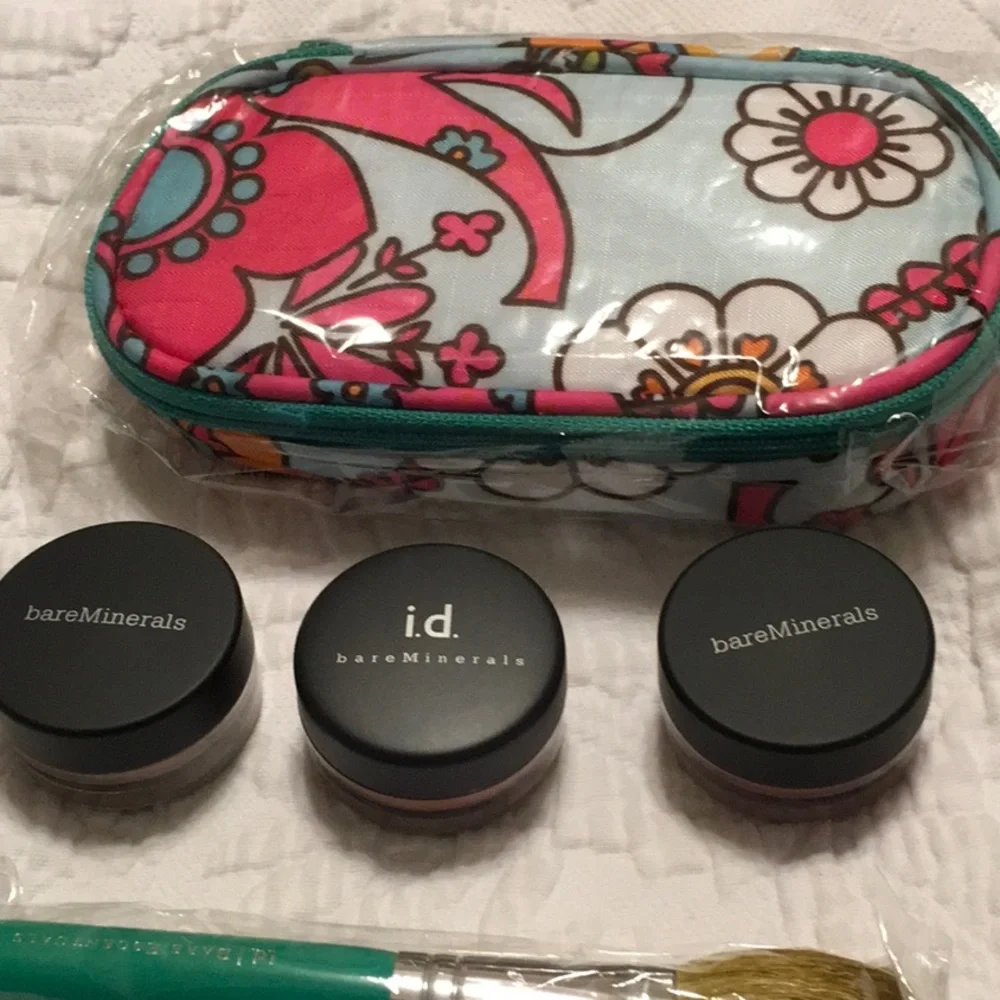 BARE MINERALS Must Have blushes. Volume One. 3 blendable blushes, bag, brush
